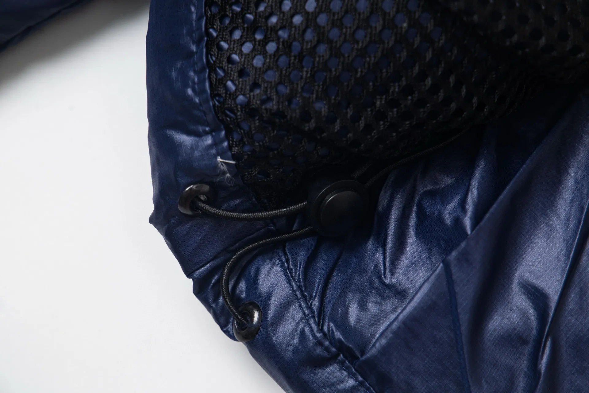 P790 model number: G122 Canada Goose's new Crofton series of lightweight couple's hooded down jacket 1️⃣The fabric is made of recycled Feather-Light tear-resistant fabric, which is ultra-light and has no sense of weight on the upper body. The unique black label highlights the temperament. The interior is filled with white duck down, making the upper body very light and comfortable! 2️⃣It is very youthful and energetic, and can be easily worn by both men and women. It is very in line with the fashion aesthetic concepts of today's young people! 3️⃣ Full set of customized accessories, complete with three standards, same style for men and women, a must-have for couples Color: Picture color Size: S, M, L, XL